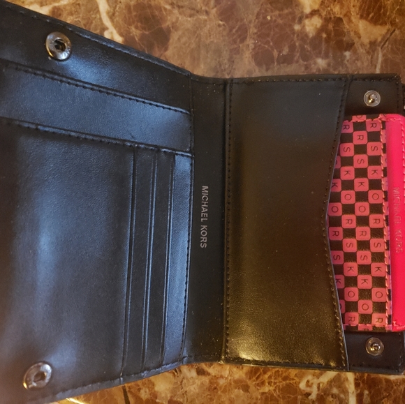 MICAEL KORS WALLET WITH CARD HOLDER - Picture 3 of 3